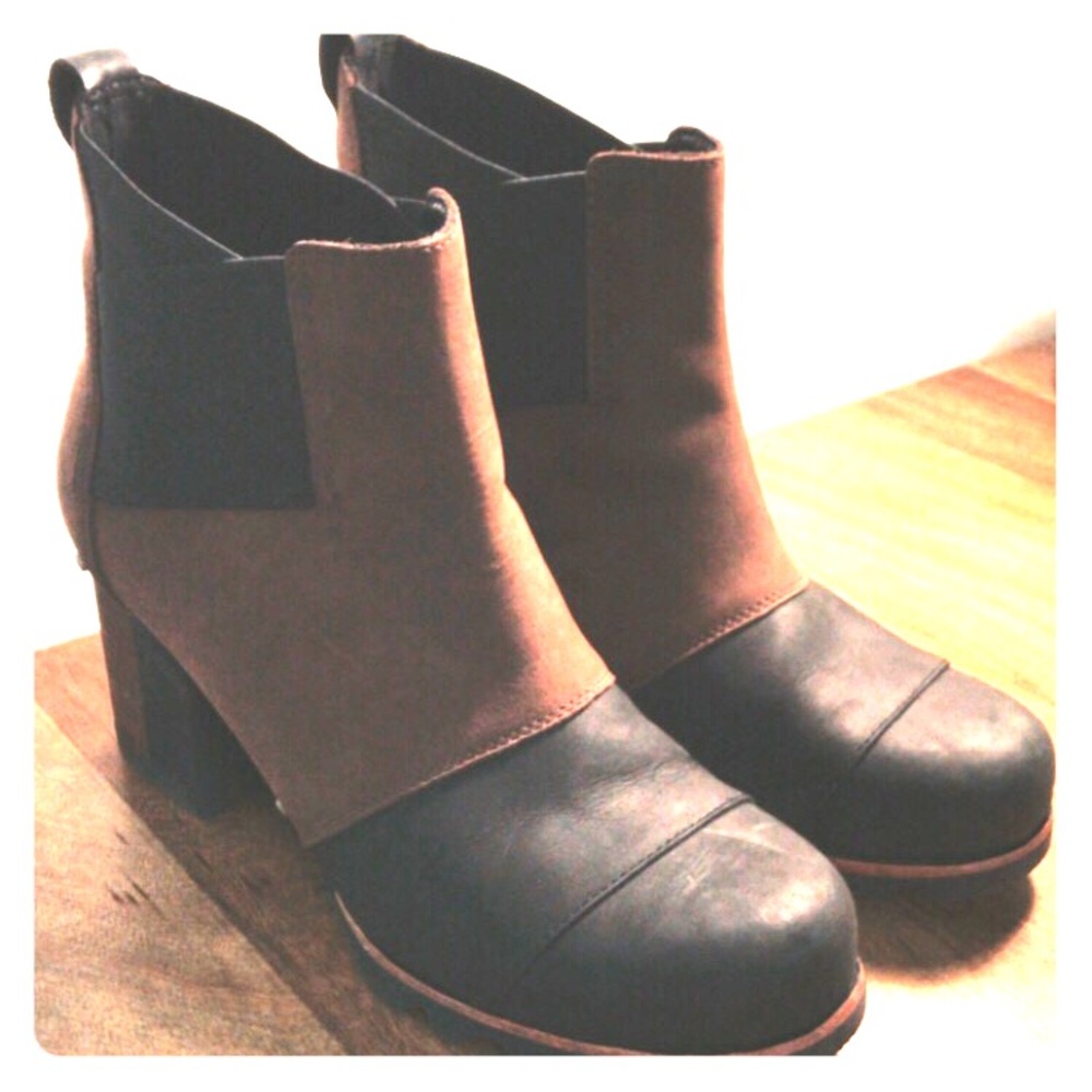 Sorel Addington Chelsea boots